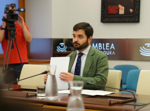 La Consejería de Desregulación, Servicios Sociales y Familia trabaja en una estrategia de simplificación administrativa para reducir trámites burocráticos en los servicios sociales