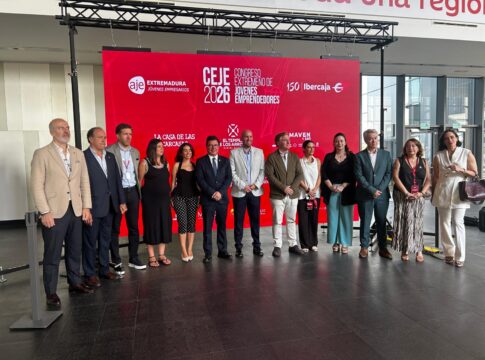 Santamaría destaca el apoyo continuo de la Junta a los jóvenes empresarios y las asociaciones empresariales en el III Congreso de AJE