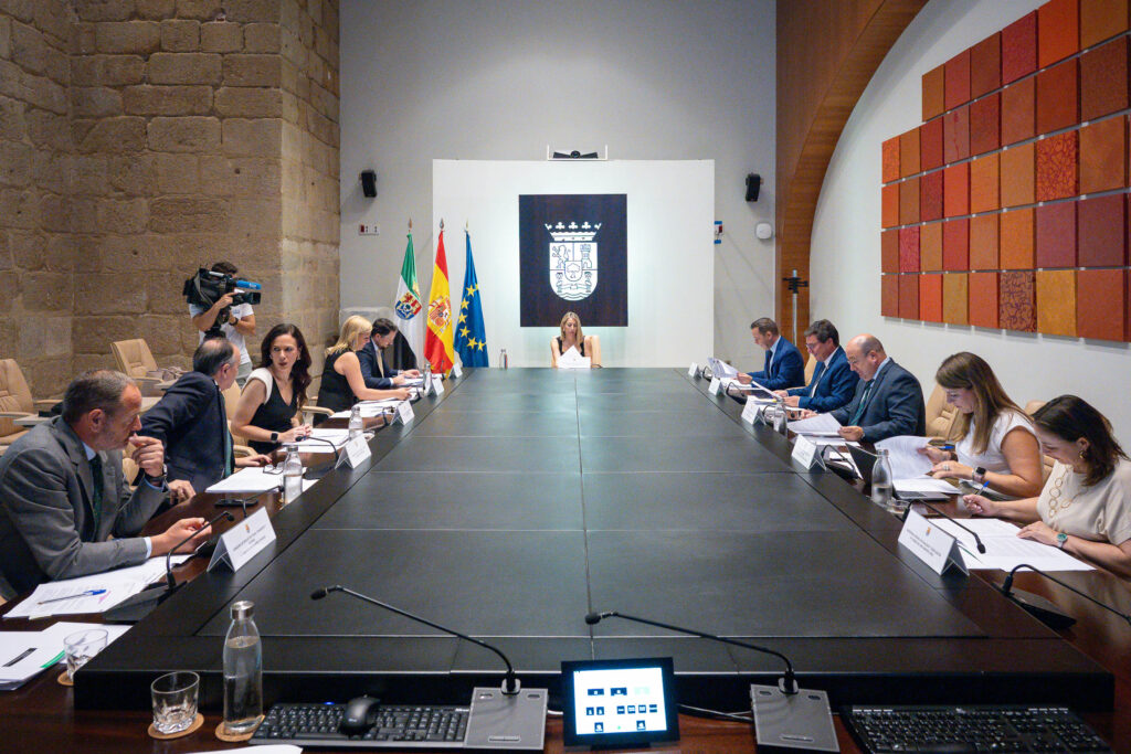 El Consejo de Gobierno refuerza la formación, la educación y la atención social con nuevas inversiones en Extremadura