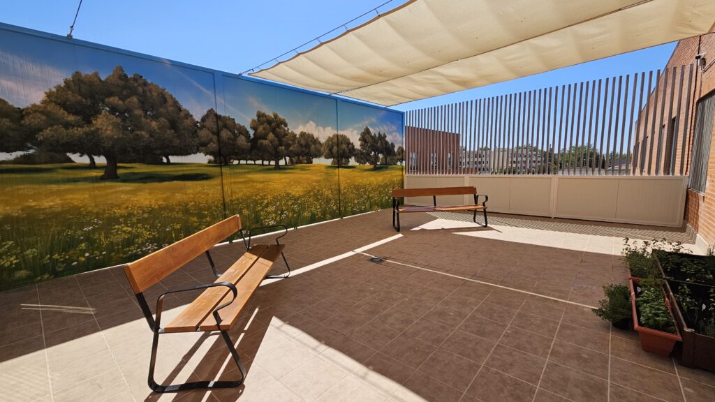 El SES construye una terraza en la Unidad de Psiquiatría del Hospital San Pedro de Alcántara de Cáceres con fines terapéuticos