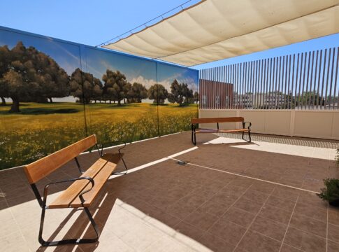 El SES construye una terraza en la Unidad de Psiquiatría del Hospital San Pedro de Alcántara de Cáceres con fines terapéuticos