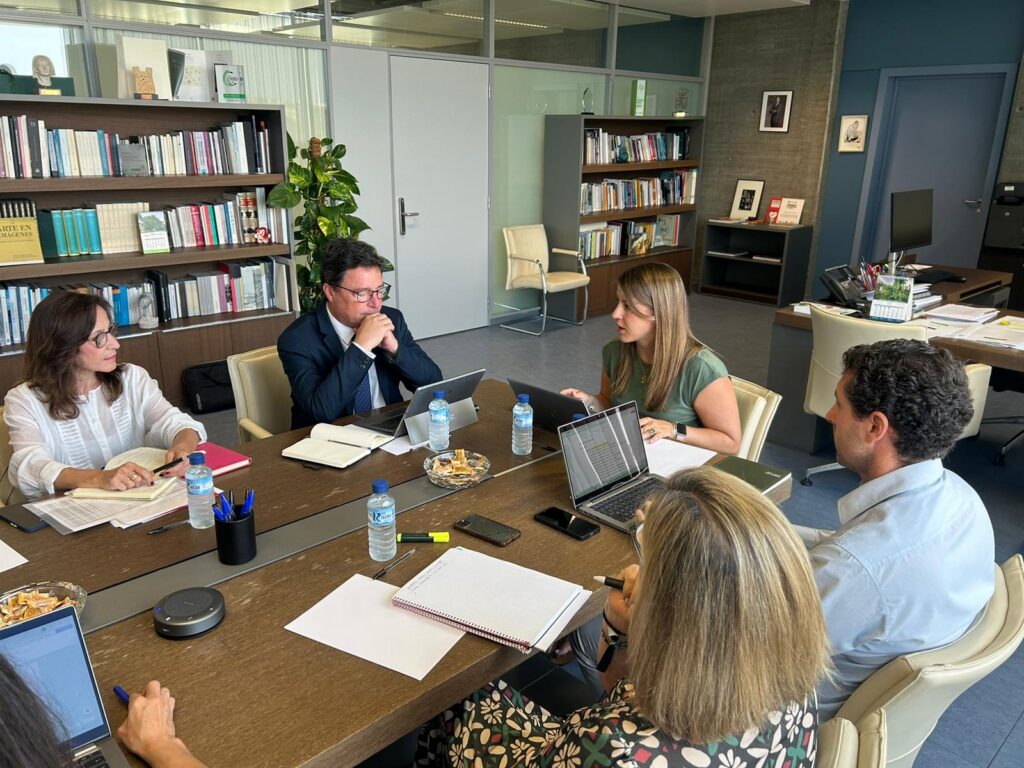La Junta impulsa la empleabilidad en Extremadura conectando la oferta de FP y universitaria a la realidad empresarial