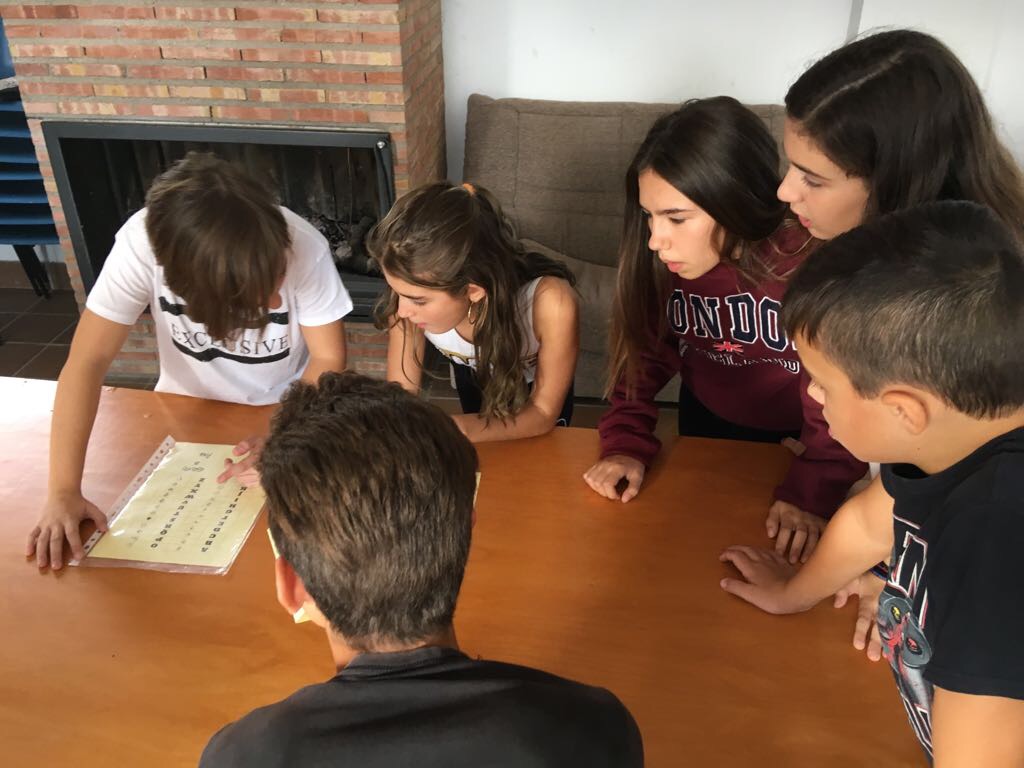 Los centros educativos extremeños ya pueden solicitar su incorporación al programa de convivencia escolar «Ayuda entre iguales»