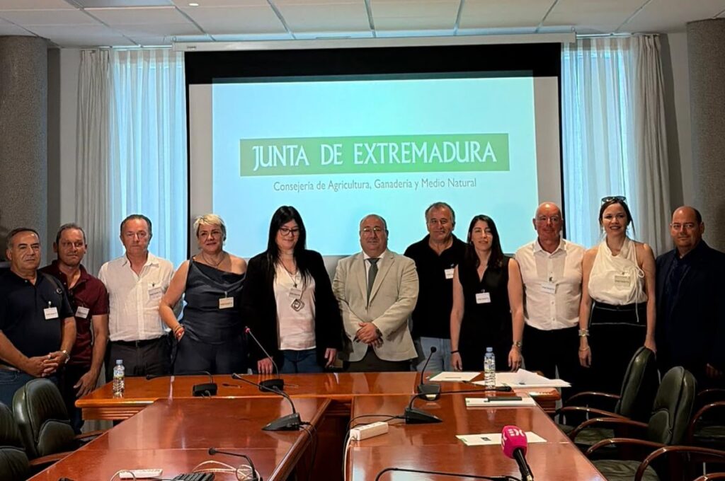 Agricultura respalda el acuerdo con las empresas Ibertabaco y Deltafina para la comercialización del tabaco producido en Extremadura en 2027-2029