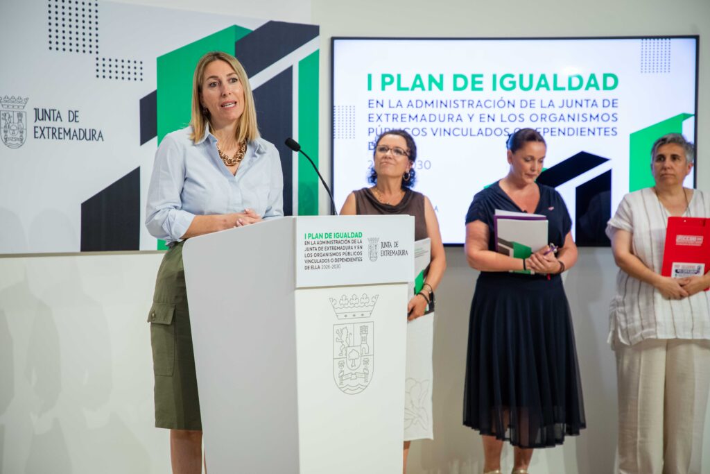 María Guardiola presenta el I Plan de Igualdad para la Administración de la Junta de Extremadura formado por 89 medidas