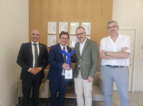 El consejero Guillermo Santamaría destaca el compromiso del Grupo Overwinning con el empleo estable y de calidad en Extremadura