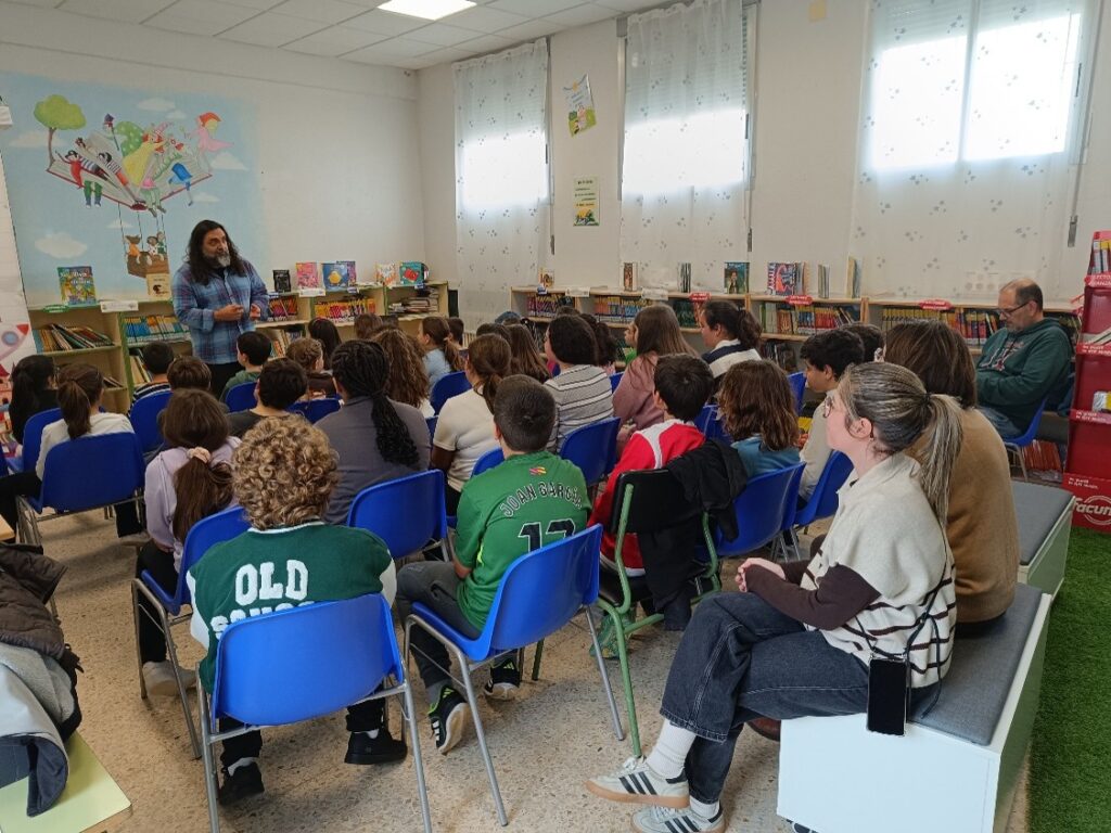 Más de 16.600 estudiantes extremeños han participado este curso en el programa educativo «Encuentros literarios»