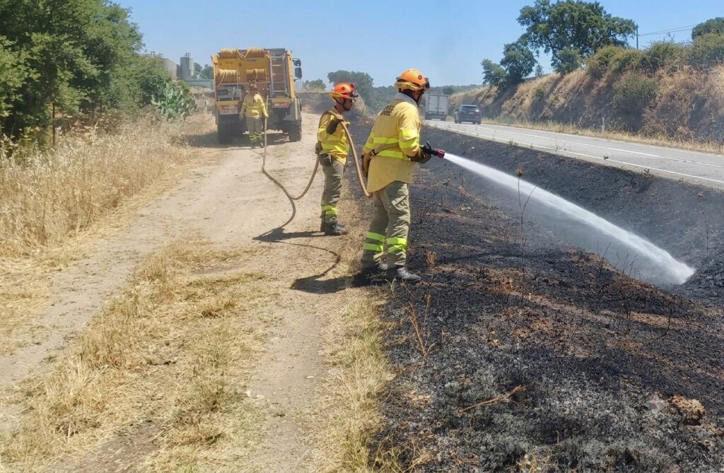 El INFOEX interviene en 32 incendios forestales durante la última semana