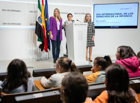 Guardiola responde al alumnado de 3º de Primaria del CEIP Trajano en el Día Internacional de los Derechos de la Infancia