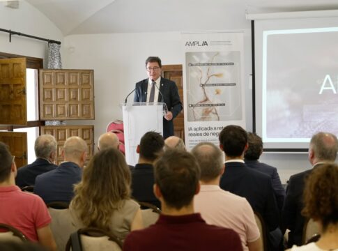 La Junta de Extremadura impulsa la transformación digital de doce empresas con el programa AMPLIA y anuncia una nueva edición para finales de año