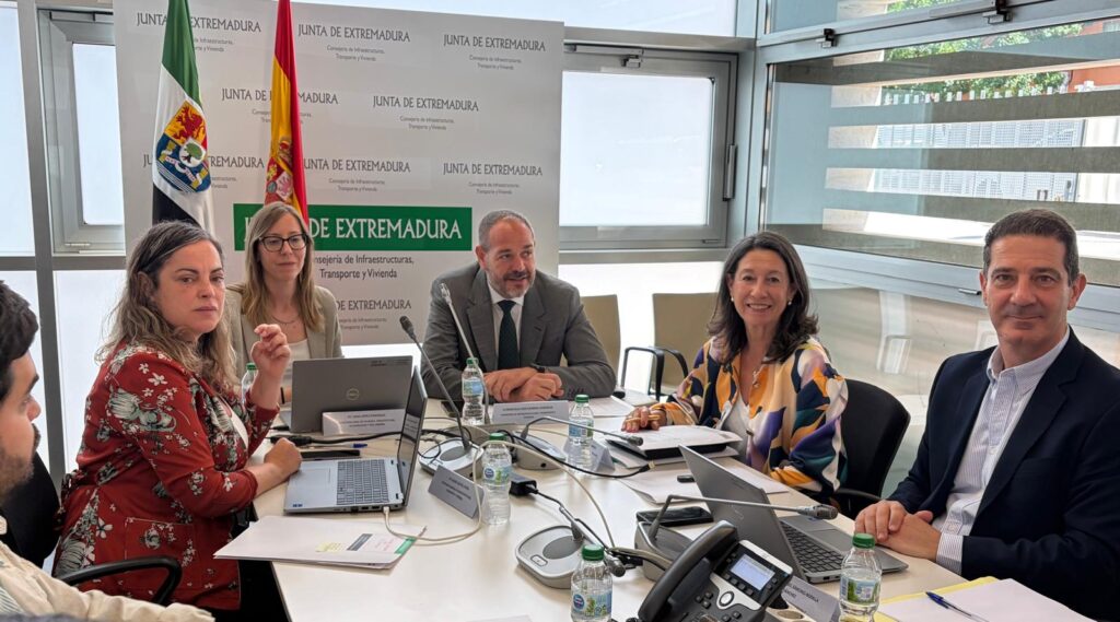 El Consejo Asesor de Vivienda de Extremadura aborda el nuevo Plan de Vivienda 2026-2030 y una línea de ayudas para mejorar la accesibilidad en hogares