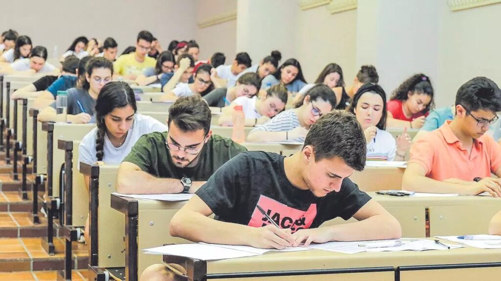 Comienza en Educación la convocatoria para crear listas de espera extraordinarias de docentes en 32 especialidades no universitarias