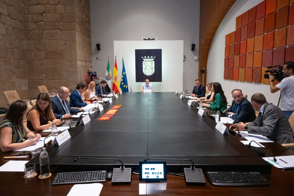 El Consejo de Gobierno aprueba una inversión de 12,3 millones de euros para concertar 236 plazas en recursos de atención social