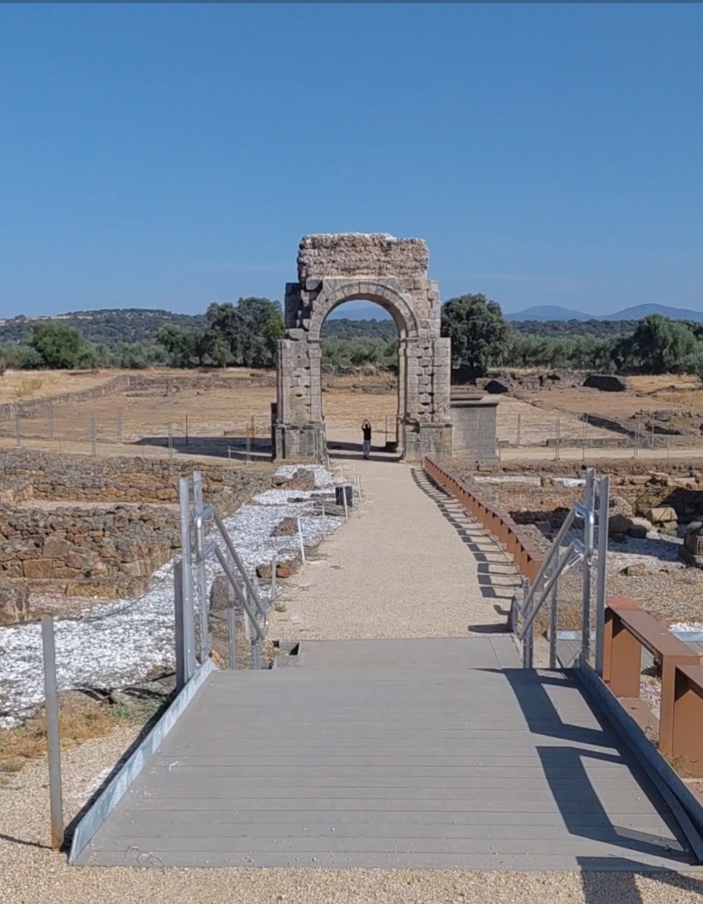 Cáparra culmina su transformación con un nuevo centro de visitantes más accesible y mejoras en el yacimiento arqueológico