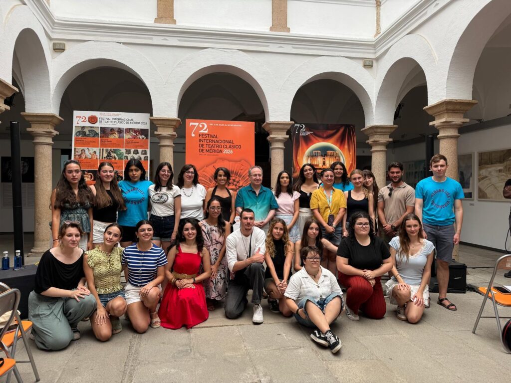 La directora general del IJEX destaca en Mérida el valor del campo de voluntariado internacional del Festival de Teatro Clásico