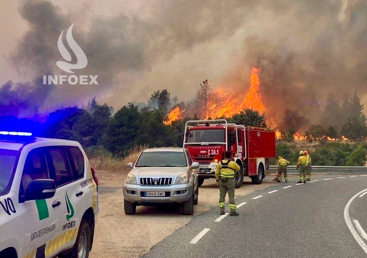 La Junta de Extremadura refuerza su ayuda a los incendios forestales en Ávila