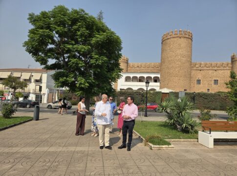 La Junta destina 125.000 euros a la mejora de las zonas comerciales y del recinto ferial de Zafra y prevé una nueva inversión de 200.000 euros en 2026