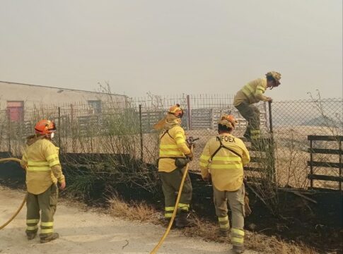 La Junta de Extremadura duplica su despliegue de apoyo a la extinción del incendio de Ávila y Madrid