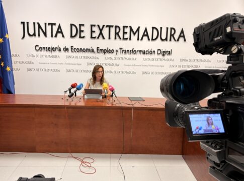 Extremadura alcanza los 435.500 ocupados y reduce el paro en 12.600 personas en el último año
