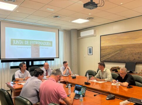Agricultura consensúa con el sector medidas de apoyo para los productores de cereza afectados por la borrasca de mayo