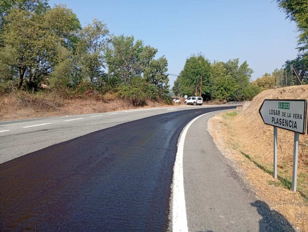 La Junta de Extremadura inicia las obras para reforzar la seguridad de motoristas en varias carreteras de la provincia de Cáceres
