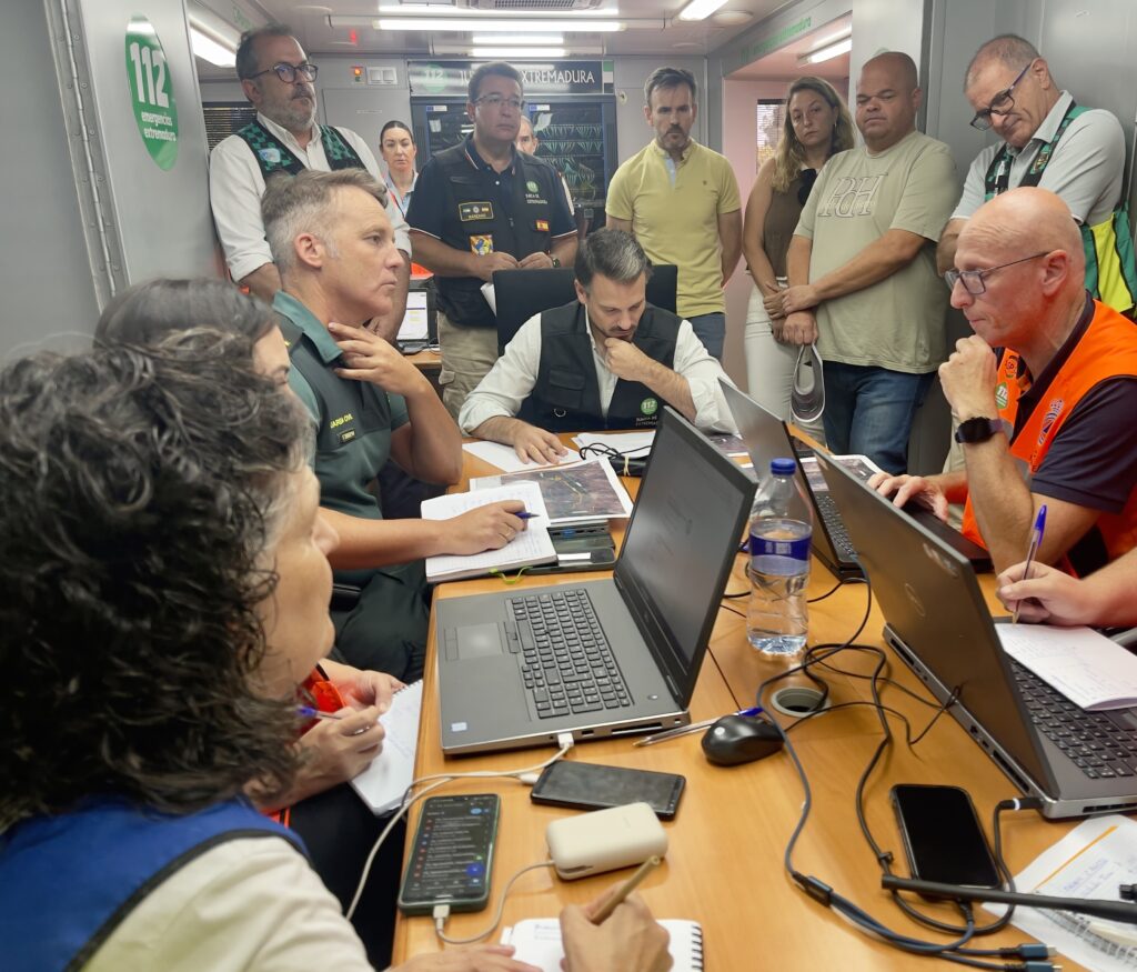 La Junta de Extremadura levanta la evacuación de Casas de Millán y Grimaldo pero decreta su confinamiento