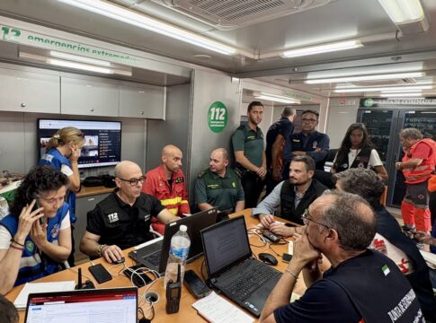 La Junta de Extremadura mantiene las evacuaciones por el incendio de Pinofranqueado en el que hoy trabajarán 217 efectivos y 23 medios aéreos