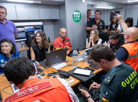 La Junta de Extremadura mantiene a once alquerías evacuadas y el confinamiento de Nuñomoral por el incendio de Las Hurdes, que ha quemado 3.700 hectáreas de pinar