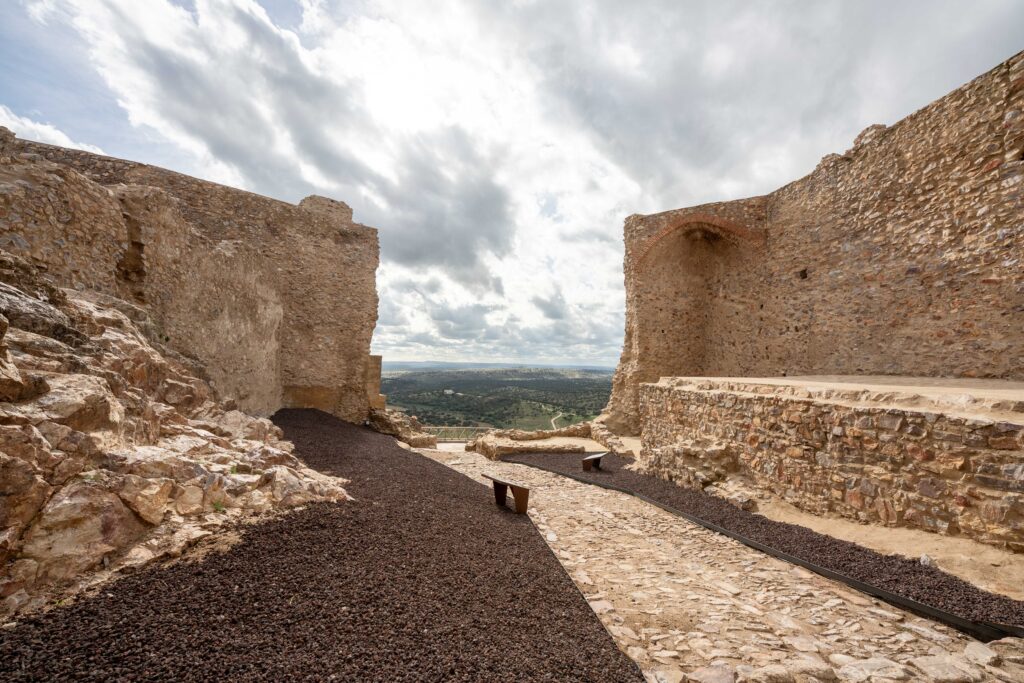 La Junta de Extremadura impulsa la restauración de la arquitectura defensiva de la región con más de 4,8 millones de euros de inversión