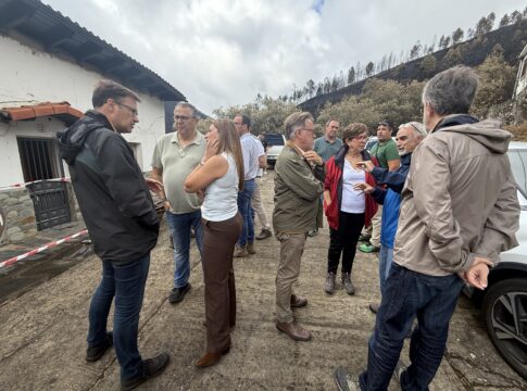Morán visita las zonas afectadas por el incendio de Pinofranqueado para evaluar medidas a adoptar en el monte y para garantizar el abastecimiento de agua