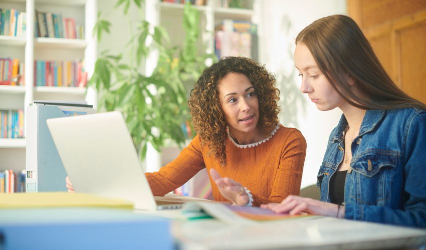 La Junta inicia la tramitación de las nuevas ayudas de orientación laboral para 3.825 personas con discapacidad y jóvenes