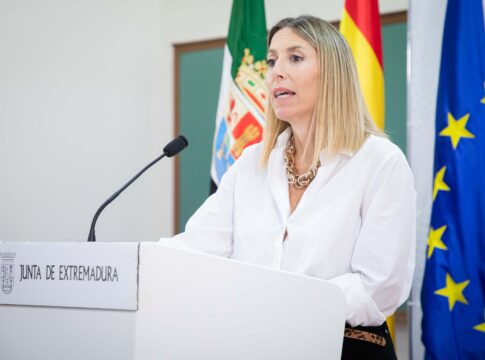 La Junta refuerza la conciliación con ayudas de hasta 200 euros al mes por menor e incentivos al trabajo