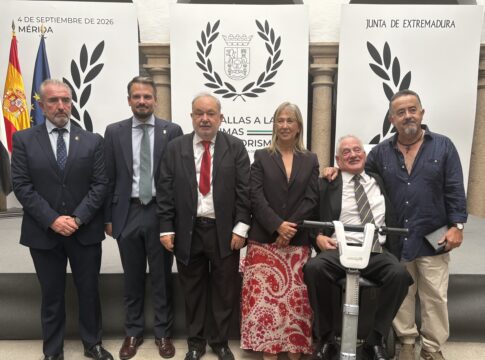 Bautista reivindica el compromiso de Extremadura con las víctimas del terrorismo: «La memoria debe servir para hacer justicia»